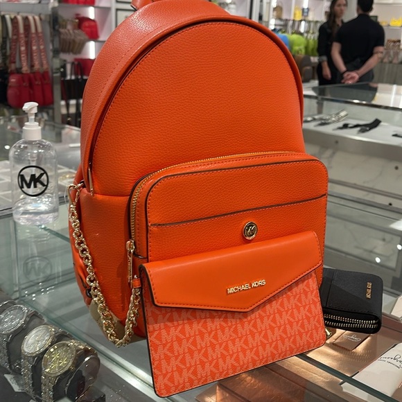 MICHAEL KORS
Maisie Medium Pebbled Leather 2-in-1 Backpack
Poppy
NWT - Picture 14 of 16